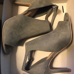 Christian Siriano Ivy Peep-Toe Heels